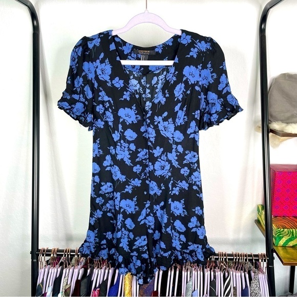 Forever 21 Contemporary Black & Blue Floral Button Up Romper - Picture 1 of 7